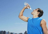 運動飲料比水真的更合適嗎？